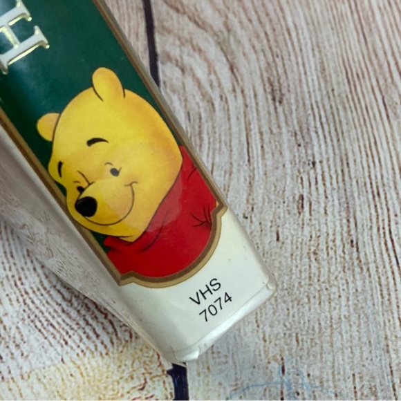 Disney’s Winnie The Pooh VHS Commemorative Edition 7074 Vintage - Picture 4 of 12